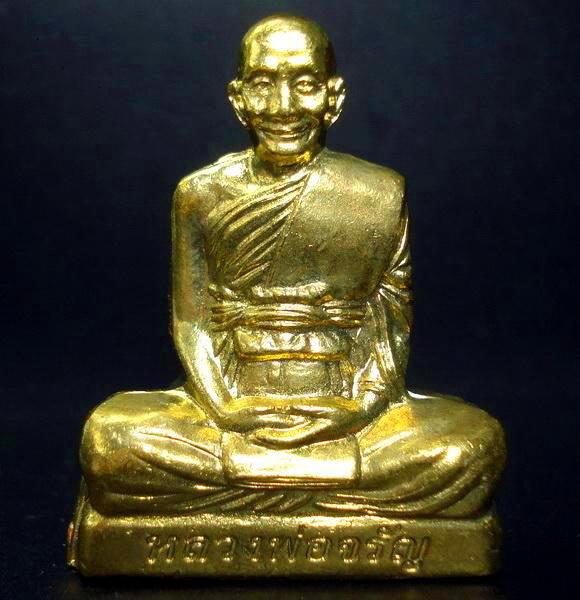 รูปเหมือนปั๊มพิมพ์เข่ากว้าง เนื้อทองระฆัง (รุ่นแรก) ลพ.จรัญ วัดอัมพวัน (ชุดกรรมการใหญ่) พร้อมกล่อง
