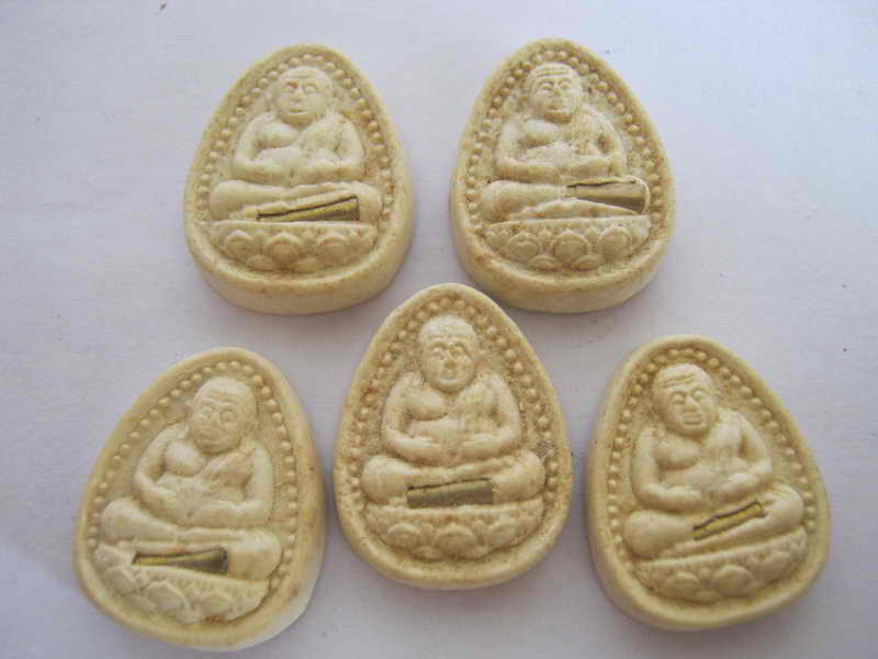((ช่วยอุตุหนุนคนบ้านน้ำท่วม))เปิดใจ100บาทพระสังจายหลาวงพ่อคูณ5องค์ค่ะ