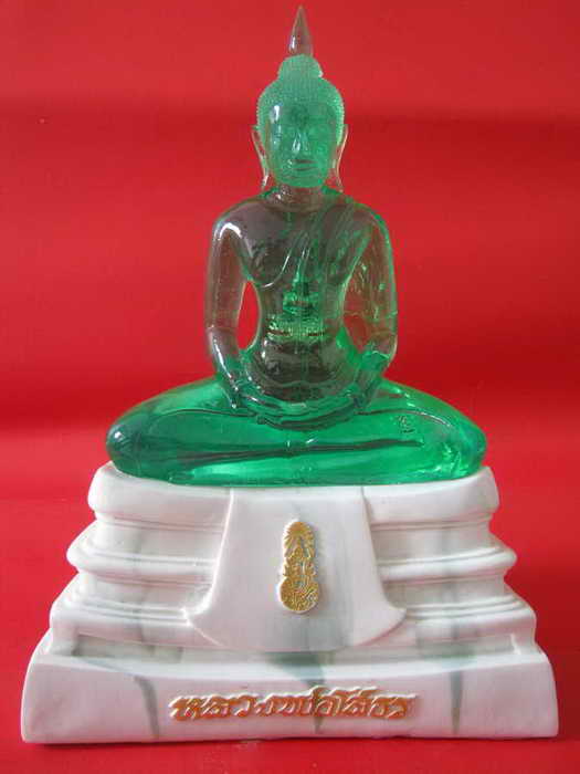 เปิดใจ300บาทหลวงพ่อโสธรเนื้อเร่ซิ่นสีเขียวฐานเป็นเนื้อเรซิ่นลายหินอ่อนค่ะหน้าตัก5นิ้ว