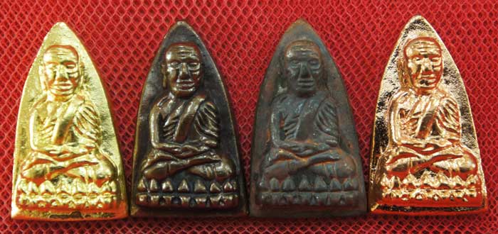 หลวงปู่ทวด พิมพ์เตารีดใหญ่ 4 องค์ เนื้อเปียกทอง เนื้อผิวไฟ เนื้อสตางค์เเดง เนื้อนวะ วัดในหาน ปี36