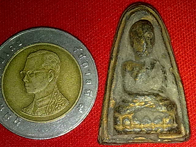 พระเนื้อผง ไม่ทราบที่ ตามรูปครับ