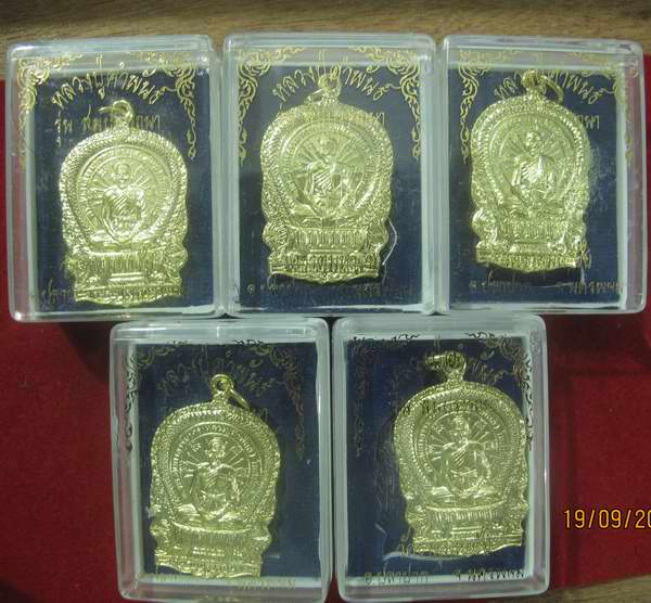 5 เหรียญ นั่งพานสมปรารถนา รุ่น 1 หลวงปู่คำพันธ์ จัดสร้าง ปี 37 กล่องเดิม 