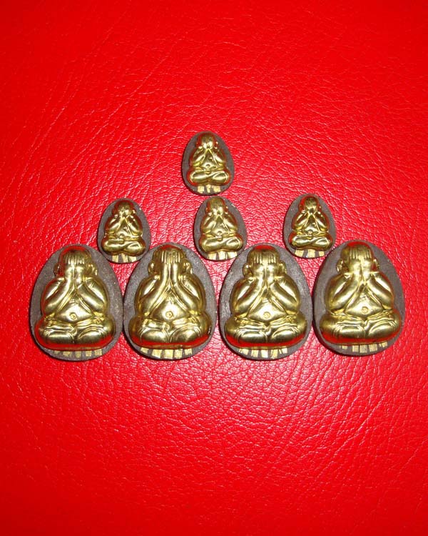 (( วัดใจ แบ่งๆกันไปเป็นของฝากให้ญาติปีใหม่ )) 4 กล่อง 8 องค์ พระปิดตามหามงคล