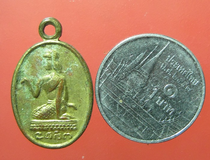 เหรียญนางกวักหลังพระพุทธ เก่าเก็บ สวยๆ ไม่ทราบที่ครับ 100บาท