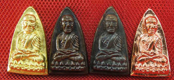 หลวงปู่ทวด พิมพ์เตารีดใหญ่ 4 องค์ เนื้อเปียกทอง เนื้อผิวไฟ เนื้อสตางค์เเดง เนื้อนวะ วัดในหาน ปี36