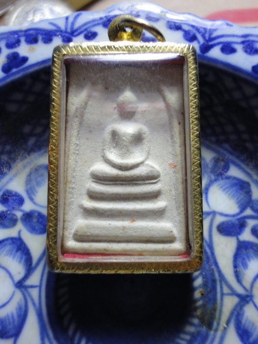สมเด็จวัดโนนผึ้ง+สมเด็จ วัดซับลำใย +ผงดวงเศรษฐี หลวงปู่หมุน ของขวัญปีใหม่ สายหลวงปู่หมุนครับ