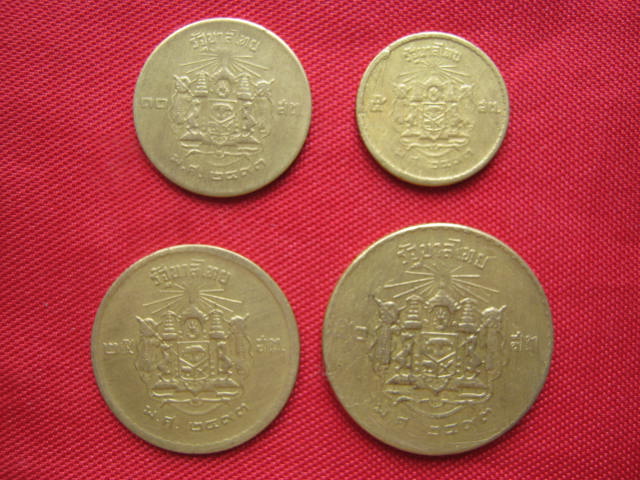 เหรียญชุด พ.ศ. 2493 มีเปอร์เซ็นทองผสม สภาพดี เริ่มหายากแล้วครับ เคาะเดียวครับ