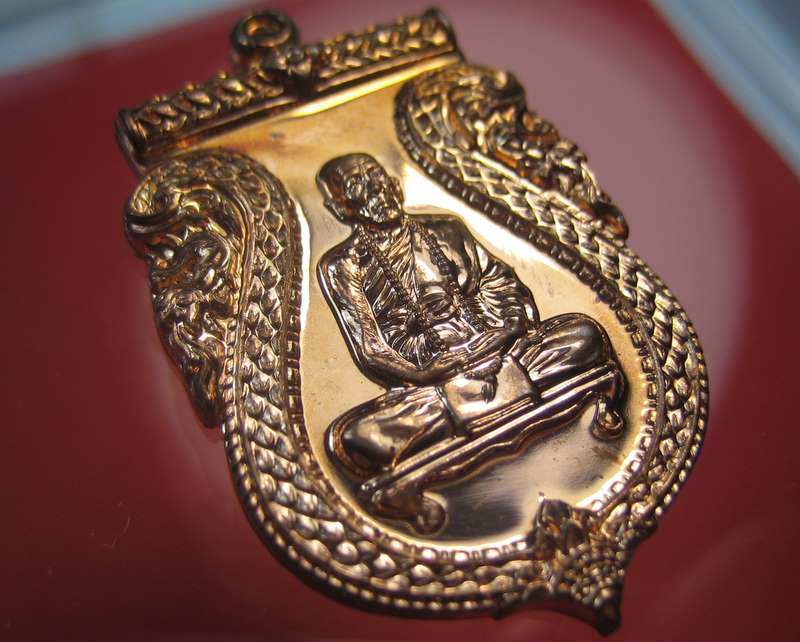 หลวงปู่คำบุ วัดกุดชมภู จ.อุบลราชธานี เหรียญสร้างบารมี เนื้อทองแดงฟ้าผ่า