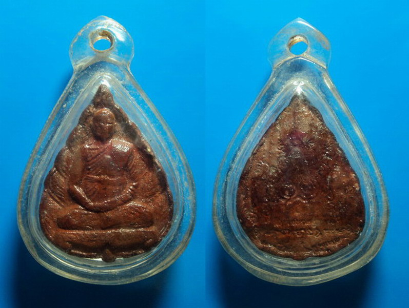 พระรูปเหมือนเนื้อดินพร้อมเลี่ยม เคาะเดียว
