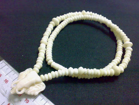ของราคาถูกมาทางนี้ !!! .....สร้อยกระดูกช้าง (กลางหัวช้าง) ยาว 24 นิ้ว --คัดมาเองกับมือ --