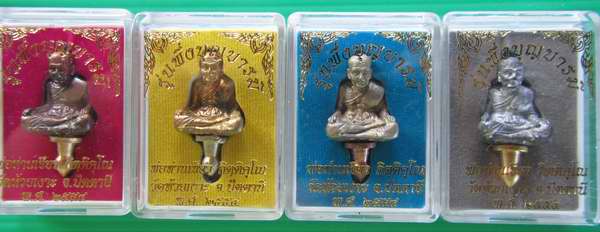ลป.ทวด พิมพ์ยอดธง ชุดกรรมการ 4 เนื้อ พ่อท่านเขียว วัดห้วยเงา ะ...4 องค์ กล่องเดิม...ชุด 12