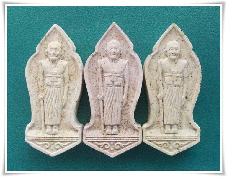 ลป.บุดดา วัดกลางชูศรีเจริญสุข ผงมหาเศรษฐี 3 องค์