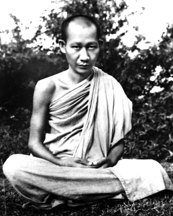 หลวงพ่อเกษม เขมโก รุ่น ภปร. ปี 2523 เนื้อเงิน สวยแชมป์โลก