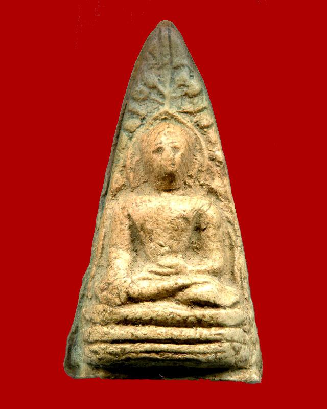 ถูกสุด สะดุดใจ...พระพุทธสามเหลี่ยม ไม่ทราบที่ ศิลป์ทางเหนือ หลังปั๊มยันต์ ขนาด 1.5 * 3 ซม.