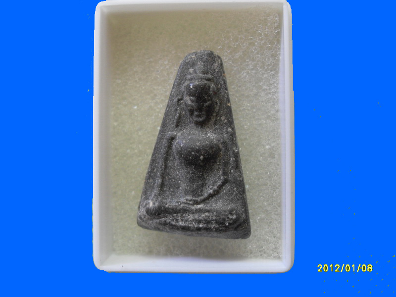 พระผงสุพรรณ เนื้อผงดำ ไม่ทราบที่ เหมือนเดิมครับรอบนี้เริ่ม20บาท PR.064