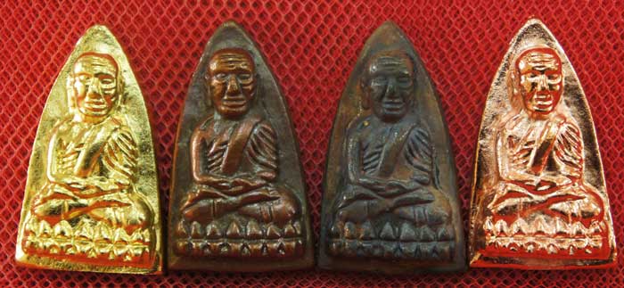 หลวงปู่ทวด พิมพ์เตารีดใหญ่ 4 องค์ เนื้อเปียกทอง เนื้อผิวไฟ เนื้อสตางค์เเดง เนื้อนวะ วัดในหาน ปี36