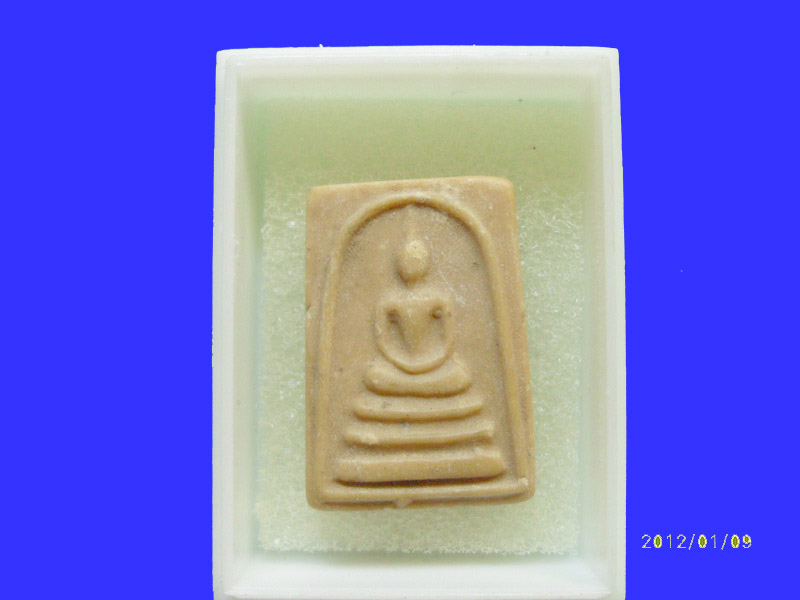 พระคะแนนหลังยันต์ เนื้อผงน้ำมัน ไม่ทราบที่ เหมือนเดิมครับรอบนี้เริ่ม20บาท PR.115
