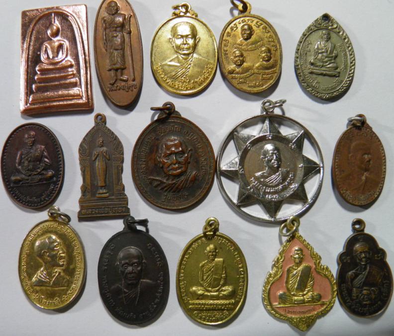 เหมาเหรียญ 15 เหรียญ   พระสะสมเก่าเก็บ บางเหรียญเช่าเป็นร้อย ครับ  เยอะๆเลยนำมาแบ่งลง   ชุดที่ 1 