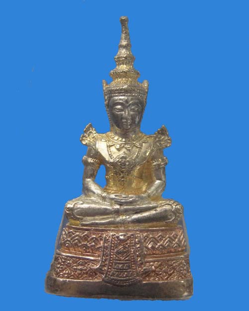 พระแก้วมรกต กรมสรรพสามิตต์ เนื้อสามกษัตริย์ วัดพระศรีรัตนศาสดาราม ปี พ.ศ. 2539 ......