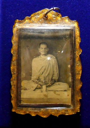 รูปถ่ายหลวงพ่อพรหม กระถางธูป กระดาษหนังไก่ เลี่ยมเก่า พร้อมใช้
