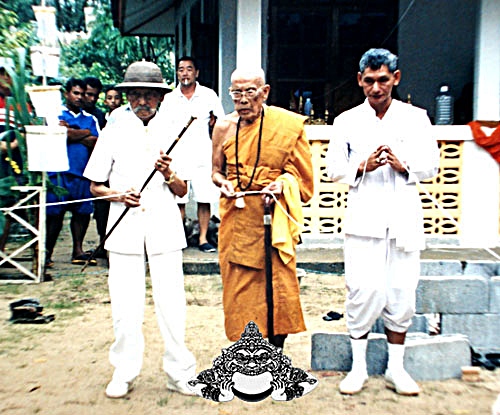 ตะกรุดโทนสามกษัตริย์ 5นิ้ว รุ่นมงคลจักรวาลพุทธาคมเขาอ้อ พ่อท่านกลั่น อายุ 88ปี ปลุกเสกข้ามปี 44-45