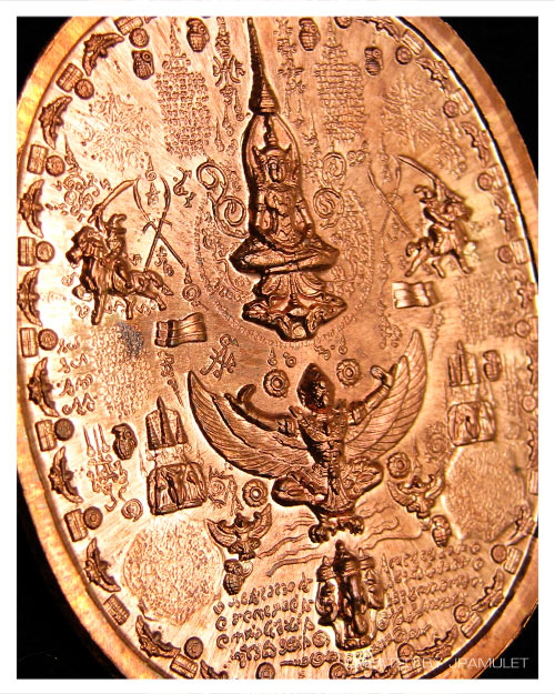 เหรียญนั่งบัลลังค์ "พระเจ้าตากสินมหาราช" ปราบอริราชศัตรูพ่าย  หลังนารายณ์ทรงครุฑ เนื้อทองแดงขัดเงา