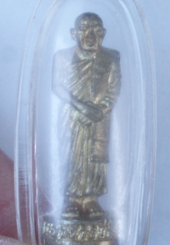 รูปหล่อยืน หลวงพ่อสมชาย วัดเขาสุกิม (พร้อมเลี่ยม) สวยๆ (เคาะเดียวแดง)