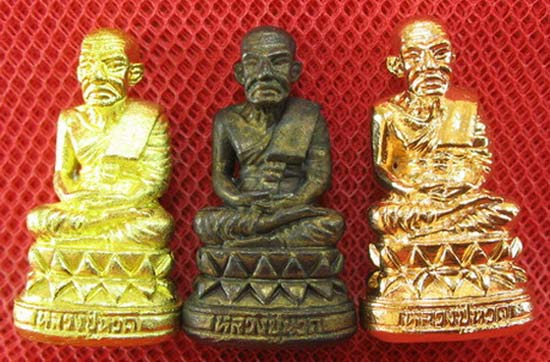 หลวงปู่ทวด พิมพ์บัวรอบ 3 องค์ 3 เนื้อ เนื้อเปียกทอง,ผิวไฟ,สตางค์แดง วัดในหาน รุ่นแรก ปี 36