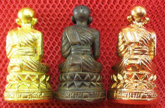 หลวงปู่ทวด พิมพ์บัวรอบ 3 องค์ 3 เนื้อ เนื้อเปียกทอง,ผิวไฟ,สตางค์แดง วัดในหาน รุ่นแรก ปี 36