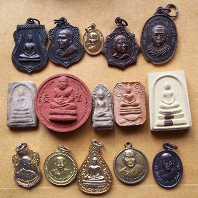 รวมพระเครื่อง 50 องค์ เหมาไปเลยครับ  ......B71