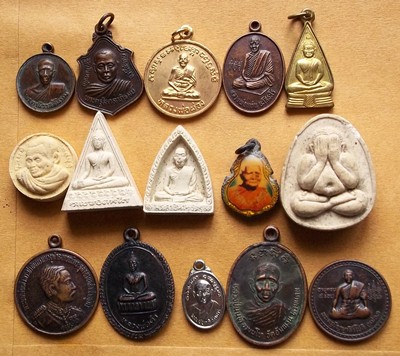 รวมพระเครื่อง 50 องค์ เหมาไปเลยครับ  ......B72