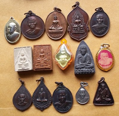รวมพระเครื่อง 50 องค์ เหมาไปเลยครับ  ......B72