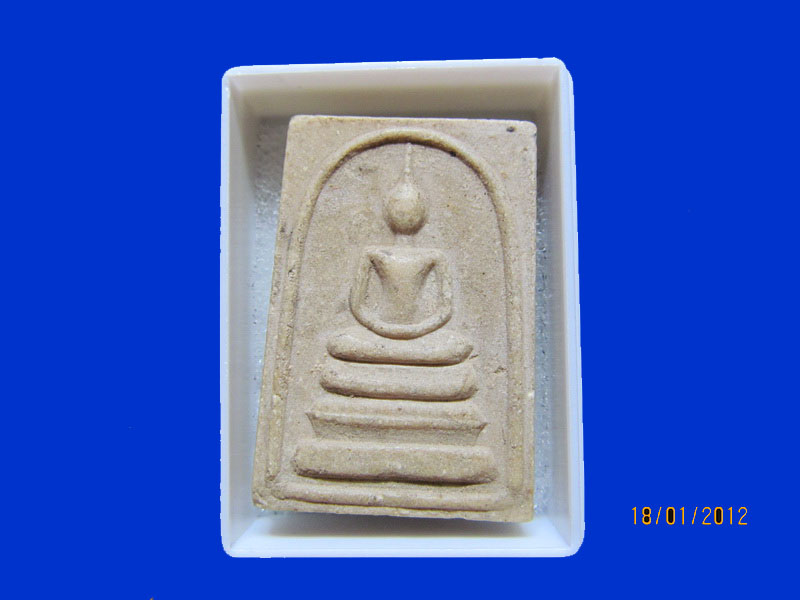 พระสมเด็จเก่า ไม่ทราบวัดครับ เหมือนเดิมครับรอบนี้เริ่ม20บาท k.53
