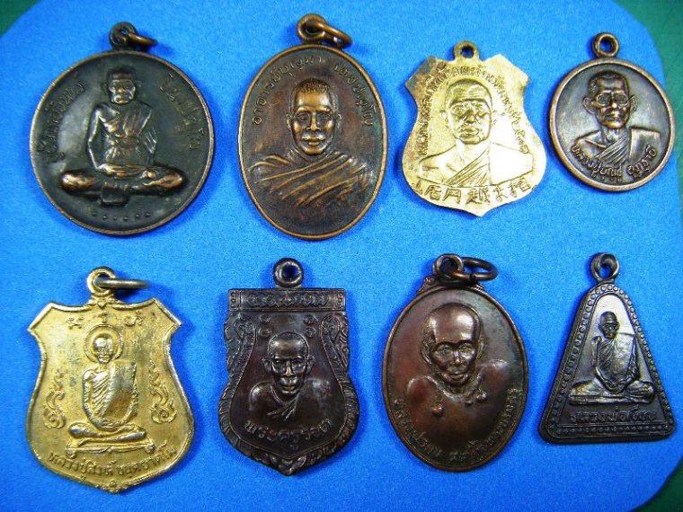 เหรียญเหมารวม 8 เหรียญ 100 เดียวครับ