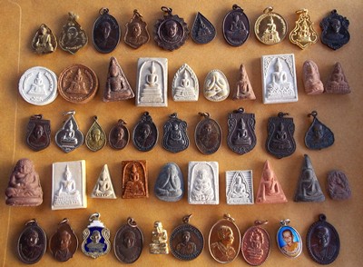 รวมพระเครื่อง 50 องค์ เหมาไปเลยครับ  ......B79