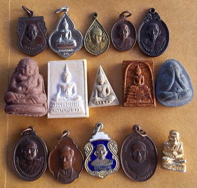 รวมพระเครื่อง 50 องค์ เหมาไปเลยครับ  ......B79
