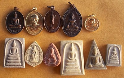 รวมพระเครื่อง 50 องค์ เหมาไปเลยครับ  ......B80