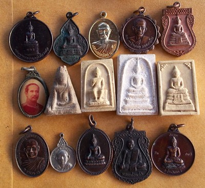 รวมพระเครื่อง 50 องค์ เหมาไปเลยครับ  ......B80