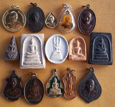 รวมพระเครื่อง 50 องค์ เหมาไปเลยครับ  ......B80