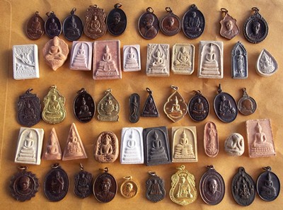 รวมพระเครื่อง 50 องค์ เหมาไปเลยครับ  ......B81