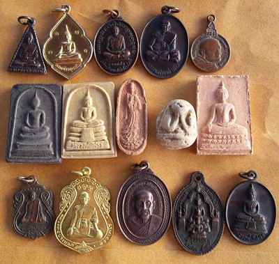 รวมพระเครื่อง 50 องค์ เหมาไปเลยครับ  ......B81