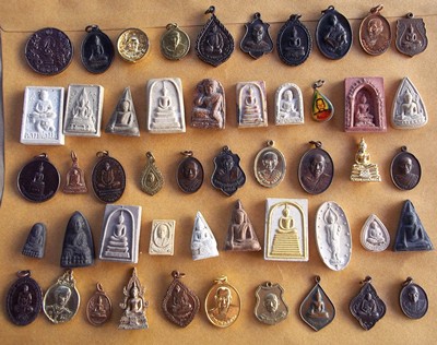 รวมพระเครื่อง 50 องค์ เหมาไปเลยครับ  ......B82
