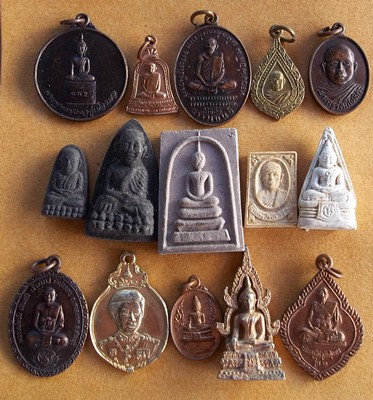 รวมพระเครื่อง 50 องค์ เหมาไปเลยครับ  ......B82