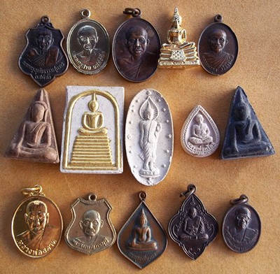 รวมพระเครื่อง 50 องค์ เหมาไปเลยครับ  ......B82