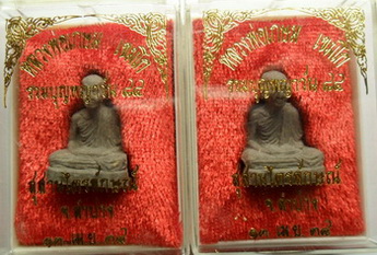 ทีเดียว 2 องค์.....พระผงรูปเหมือน รุ่นรวมบุญพญาวัน 84 สร้างปี พ.ศ. 2538 มวลสารศักดิ์สิทธิ์มากมาย