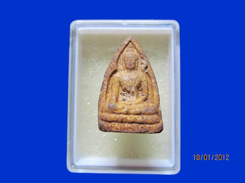 พระผงเคลือบชแลค์ ไม่ทราบที่ เหมือนเดิมครับรอบนี้เริ่ม20บาท k.144