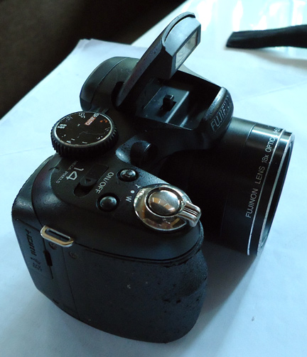 กล้อง FUJI รุ่น 2950 ไม่มีเวลาไปซ่อมครับ