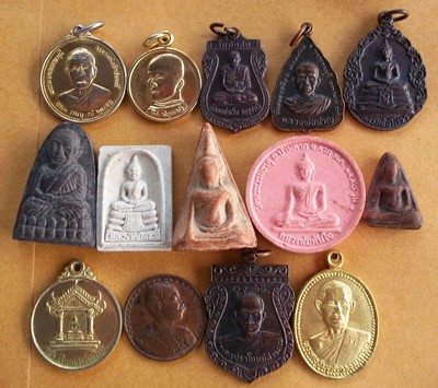 รวมพระเครื่อง 50 องค์ เหมาไปเลยครับ  ......B83