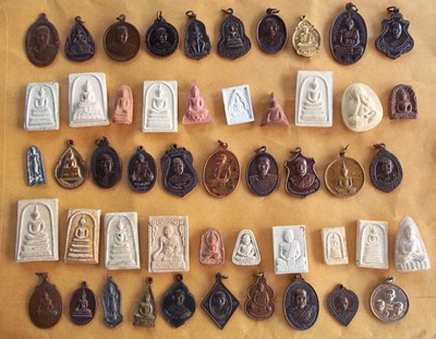รวมพระเครื่อง 50 องค์ เหมาไปเลยครับ  ......B87
