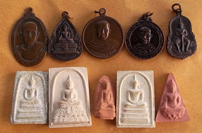 รวมพระเครื่อง 50 องค์ เหมาไปเลยครับ  ......B87